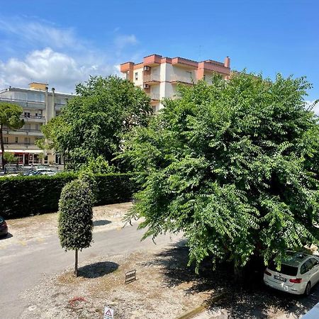 Condominio Centrale 104 Lignano Sabbiadoro Eksteriør billede