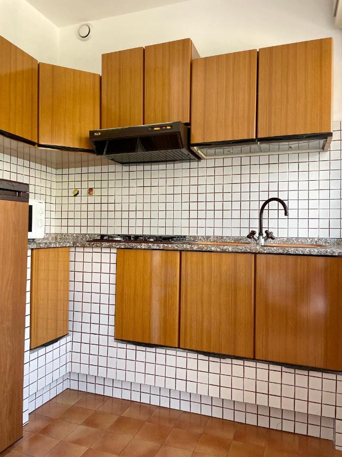 Condominio Centrale 104 Lignano Sabbiadoro Eksteriør billede